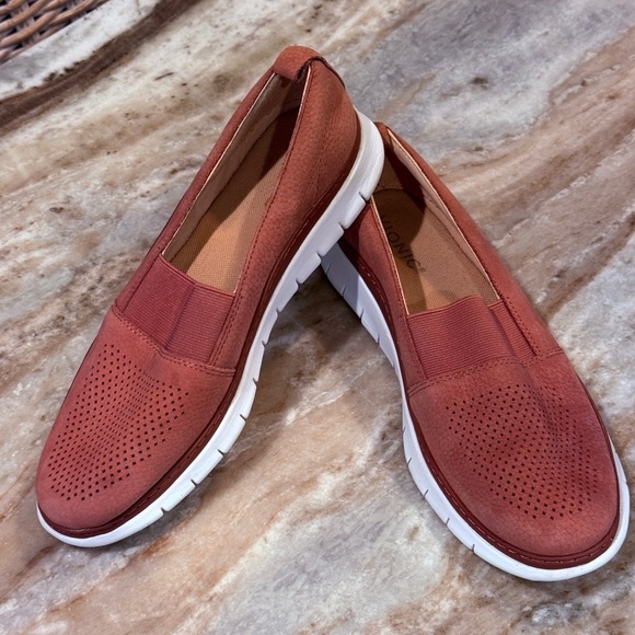 Women’s VIONIC Roxan rose leather sneakers. Size 8.5 - Picture 5 of 8